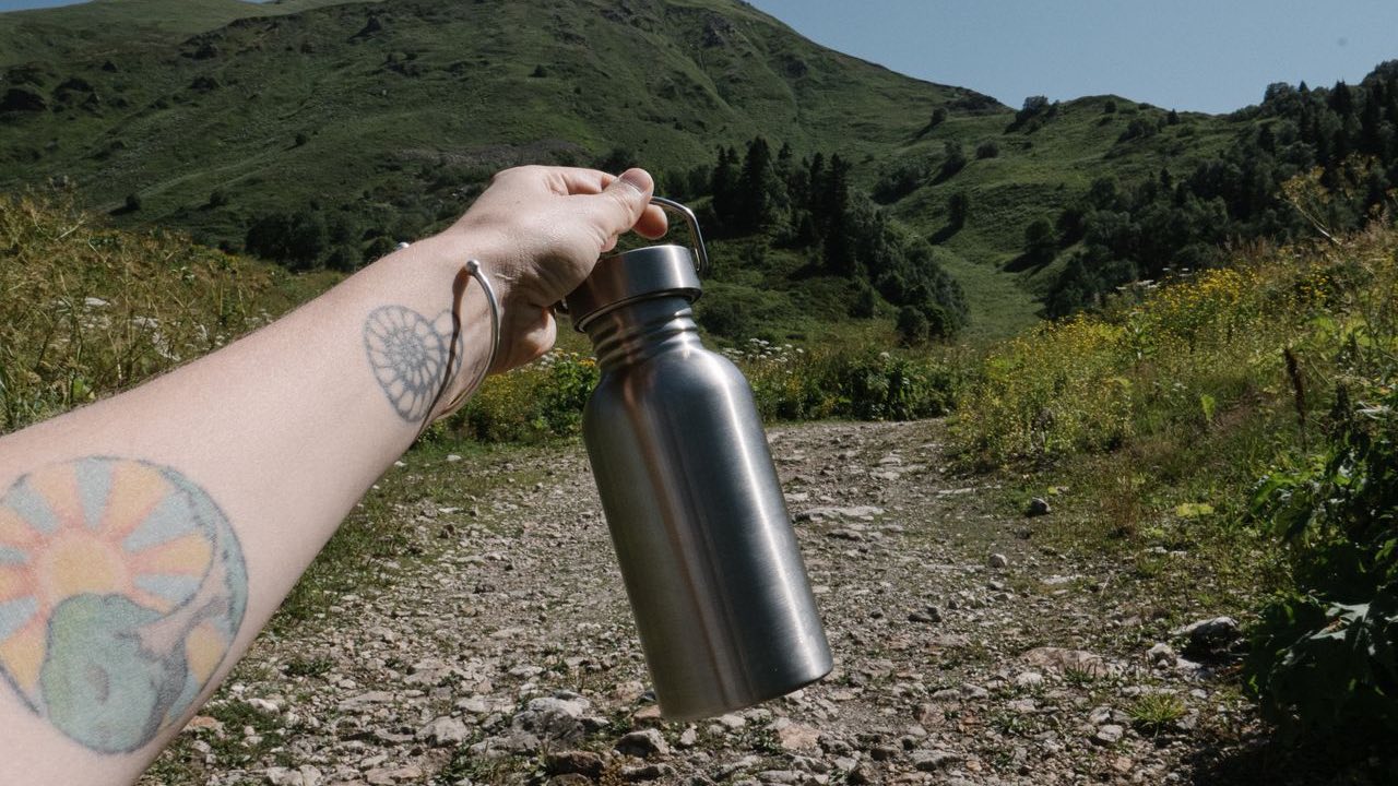 The 'Keeps Cold 24 Hours' Claim on Stainless Steel Water Bottles Is Often Meaningless — Here's What to Check Instead